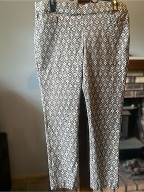 Roz & Ali Black and White Geometric Cropped Pants